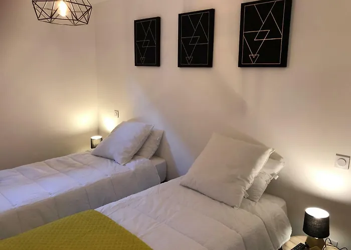 Maison Simonenia 3* 圣让皮耶德波尔